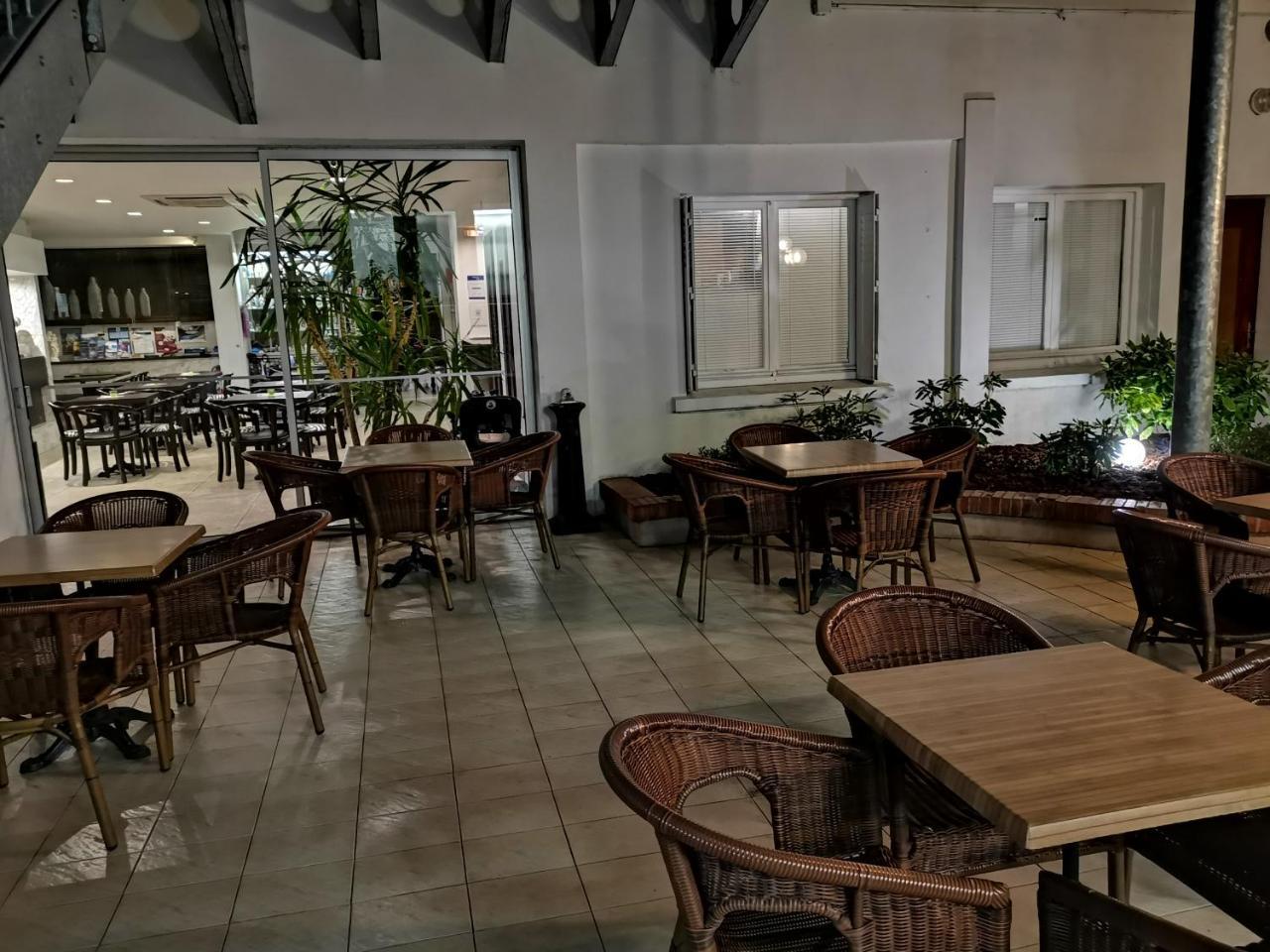 Adonis Lourdes - Notre Dame De La Sarte Hotel Exterior photo